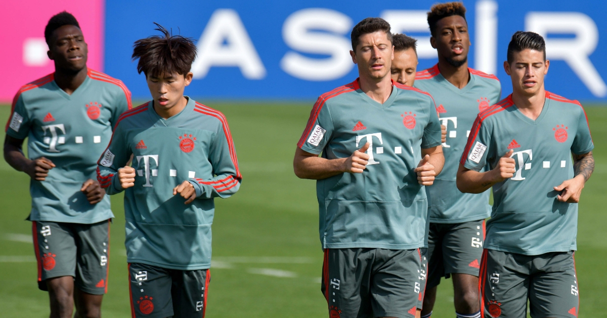 Bayernov golman nepomično ležao, Boateng panično lupao šakama